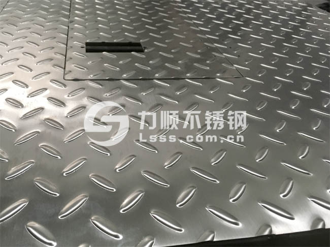 無錫不銹鋼防滑平臺(tái)_不銹鋼花紋板樓梯